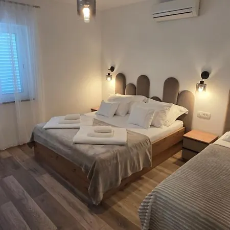 Novouredeni Marko, - Rab Apartman Kampor