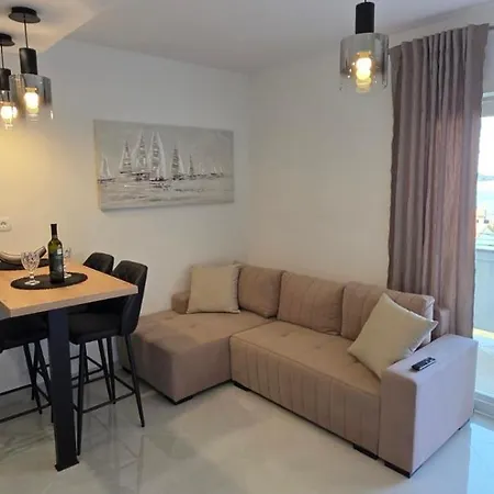 Novouredeni Marko, - Rab Apartman