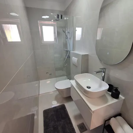 Novouredeni Marko, - Rab Apartman