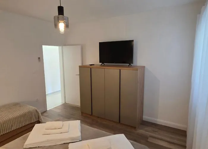 Novouredeni Marko, - Rab * Kampor